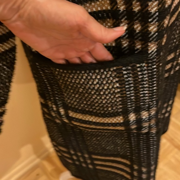NWT Elie Tahari plaid midi length coat with snaps and 2 pockets. Black and Tan - Picture 6 of 16